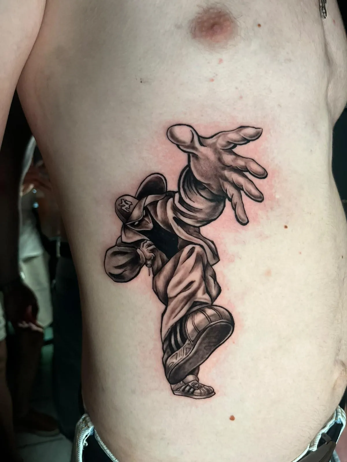 Tattoo eines Breakdancers in Bewegung